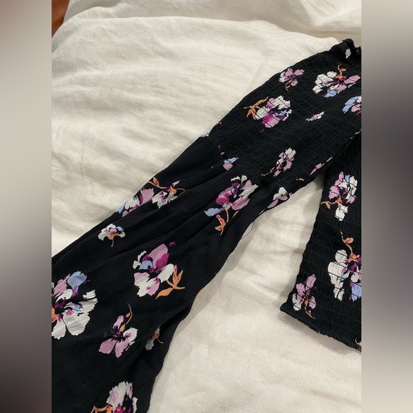 Off shoulder floral crop top with bell sleeves - Picture 5 of 6